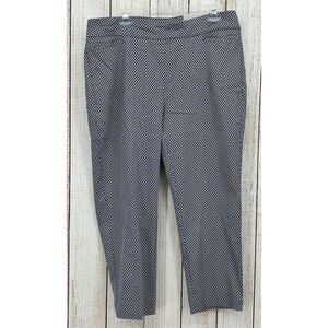 Chicos So Slimming Brigitte Crop Pants Size 2.5 / 14 White Blue Chevron Slim NEW